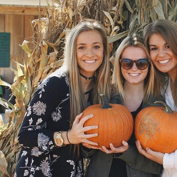 Forever 21 Black Floral Flowy Top - Picture 1 of 6